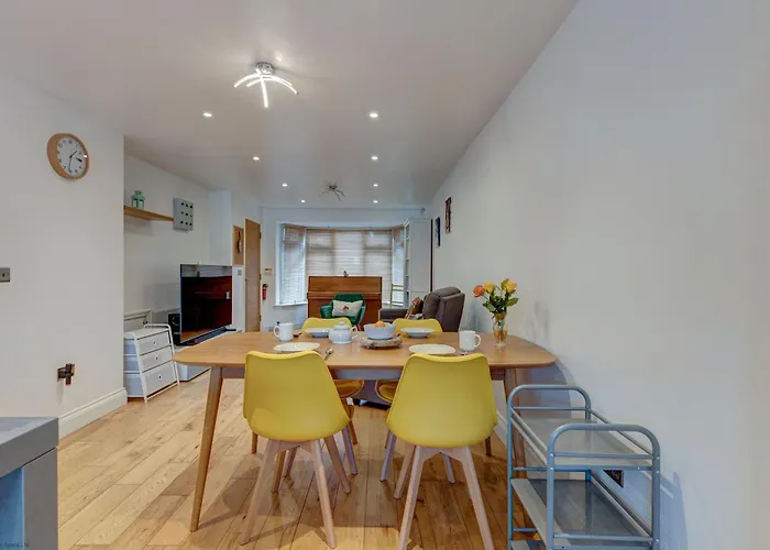 Lillies House